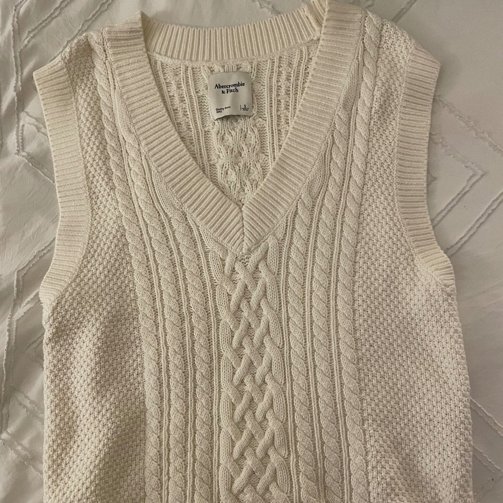 Abercrombie Cable Crew Vest - Picture 1 of 2
